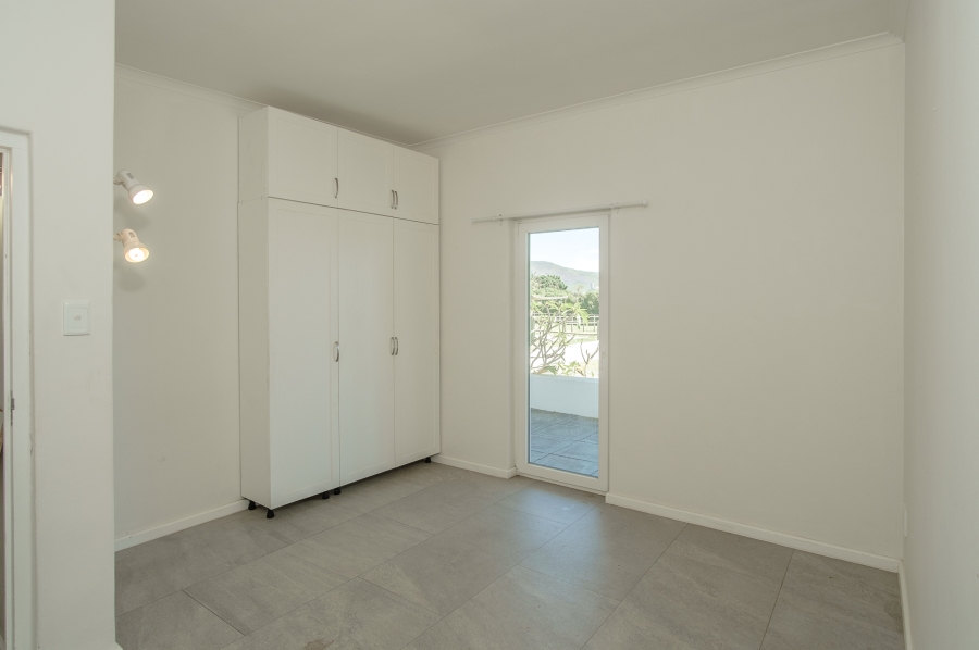 6 Bedroom Property for Sale in Meadowsteads Western Cape